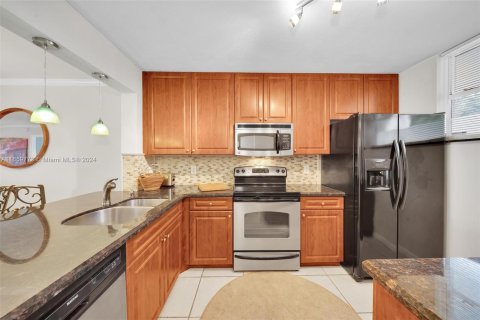 Condo in Oakland Park, Florida, 2 bedrooms  № 1370679 - photo 3