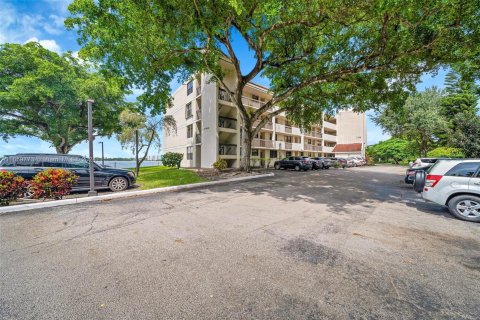 Condo in Oakland Park, Florida, 2 bedrooms  № 1370679 - photo 21