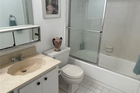 Townhouse in Hollywood, Florida 3 bedrooms, 176.51 sq.m. № 1310728 - photo 25