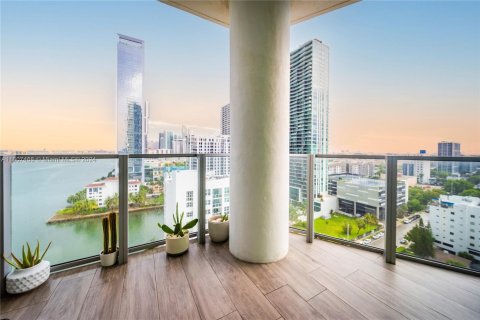 Condo in Miami, Florida, 1 bedroom  № 1229853 - photo 3