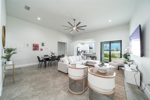 Villa ou maison à vendre à Cape Coral, Floride: 3 chambres № 738938 - photo 3