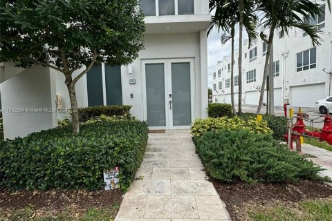 Townhouse in LANDMARK in Doral, Florida 3 bedrooms, 126.35 sq.m. № 1220578 - photo 26