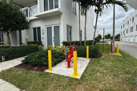 Townhouse in LANDMARK in Doral, Florida 3 bedrooms, 126.35 sq.m. № 1220578 - photo 30