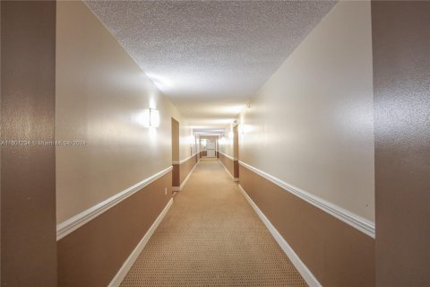 Copropriété à vendre à Fort Lauderdale, Floride: 2 chambres, 100.61 m2 № 1220641 - photo 19