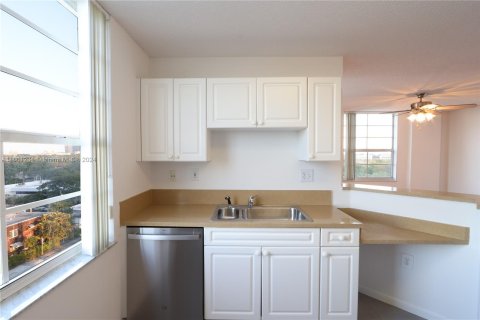 Condo in Fort Lauderdale, Florida, 2 bedrooms  № 1220641 - photo 28