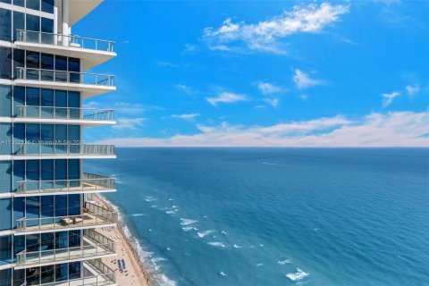 Condo in Sunny Isles Beach, Florida, 4 bedrooms  № 611604 - photo 7