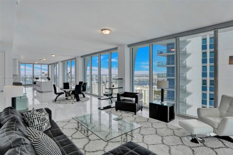 Condo in Sunny Isles Beach, Florida, 4 bedrooms  № 611604 - photo 8