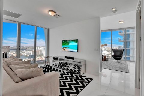 Condo in Sunny Isles Beach, Florida, 4 bedrooms  № 611604 - photo 21