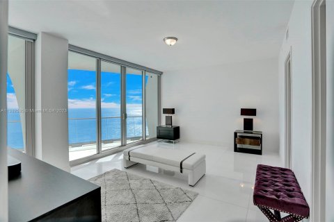 Condo in Sunny Isles Beach, Florida, 4 bedrooms  № 611604 - photo 25