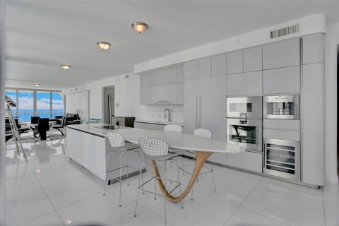 Condo in Sunny Isles Beach, Florida, 4 bedrooms  № 611604 - photo 15