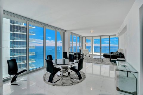 Condo in Sunny Isles Beach, Florida, 4 bedrooms  № 611604 - photo 12