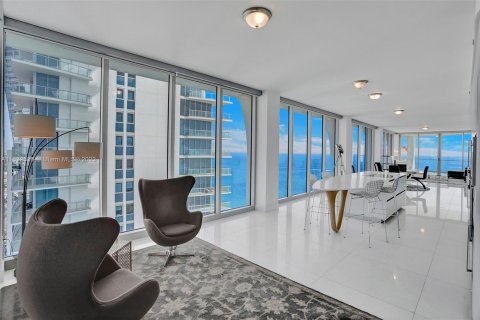 Condo in Sunny Isles Beach, Florida, 4 bedrooms  № 611604 - photo 17