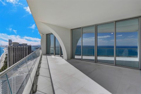 Condo in Sunny Isles Beach, Florida, 4 bedrooms  № 611604 - photo 24