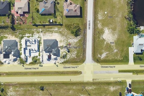 Land in Cape Coral, Florida № 1368736 - photo 1