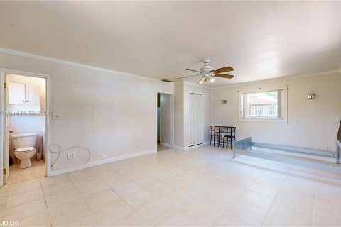 House in Pembroke Pines, Florida 5 bedrooms, 259.57 sq.m. № 1135959 - photo 14