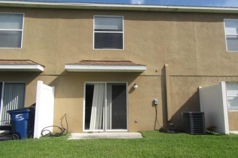 Townhouse in Land O' Lakes, Florida 3 bedrooms, 142.7 sq.m. № 1300856 - photo 3