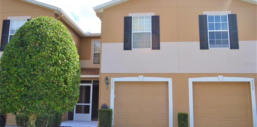 Townhouse in Land O' Lakes, Florida 3 bedrooms, 142.7 sq.m. № 1300856