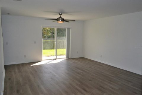 Townhouse in Land O' Lakes, Florida 3 bedrooms, 142.7 sq.m. № 1300856 - photo 16