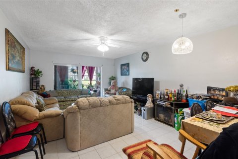 Condo in Lauderdale Lakes, Florida, 2 bedrooms  № 1168510 - photo 15