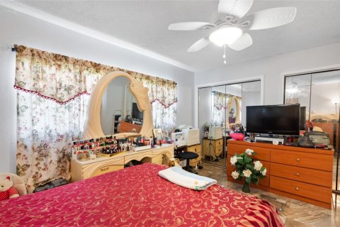 Condo in Lauderdale Lakes, Florida, 2 bedrooms  № 1168510 - photo 18