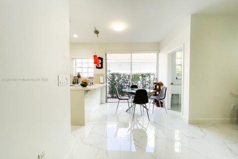 House in Doral, Florida 4 bedrooms, 218.88 sq.m. № 350274 - photo 22