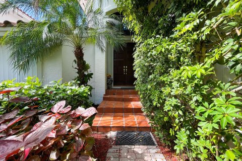 House in Doral, Florida 4 bedrooms, 218.88 sq.m. № 350274 - photo 16