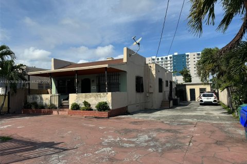 House in Miami, Florida 2 bedrooms, 152.17 sq.m. № 976311 - photo 6