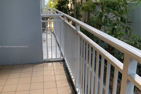 Copropriété à vendre à Miami Beach, Floride: 1 chambre, 69.49 m2 № 976267 - photo 2