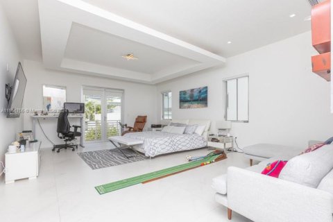Casa en venta en Doral, Florida, 5 dormitorios, 398.27 m2 № 1096141 - foto 19