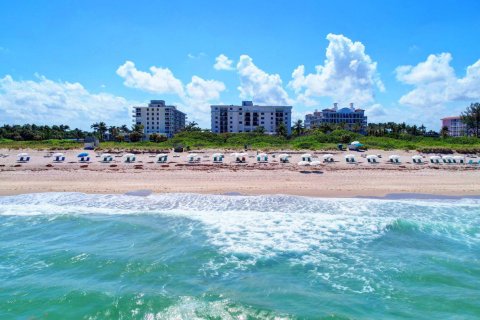 Condo in Palm Beach Shores, Florida, 2 bedrooms  № 1099885 - photo 1