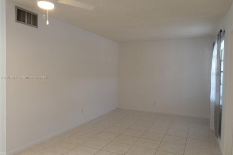 Condo in Dania Beach, Florida, 1 bedroom  № 1185672 - photo 15