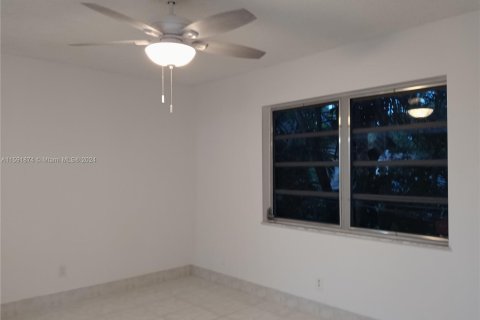 Condo in Dania Beach, Florida, 1 bedroom  № 1185672 - photo 4