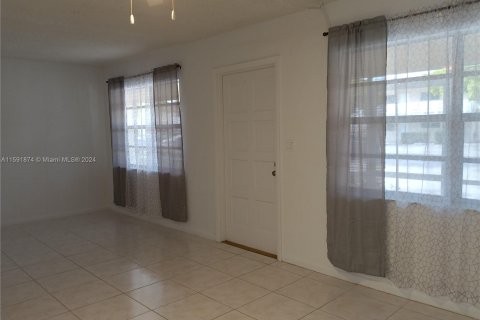 Condo in Dania Beach, Florida, 1 bedroom  № 1185672 - photo 12