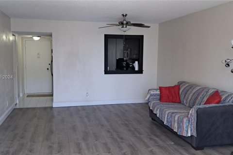 Condominio en venta en Hallandale Beach, Florida, 1 dormitorio, 80.64 m2 № 1185700 - foto 11