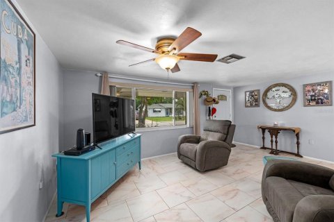 Casa en venta en Port Richey, Florida, 3 dormitorios, 104.79 m2 № 1376156 - foto 9