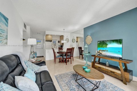 Condominio en venta en Lauderdale Lakes, Florida, 2 dormitorios, 87.7 m2 № 868288 - foto 27