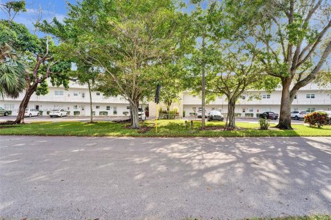 Condominio en venta en Lauderdale Lakes, Florida, 2 dormitorios, 87.7 m2 № 868288 - foto 10
