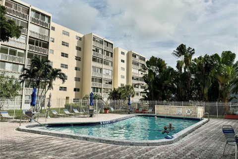 Condominio en venta en Hallandale Beach, Florida, 1 dormitorio, 78.69 m2 № 868289 - foto 26
