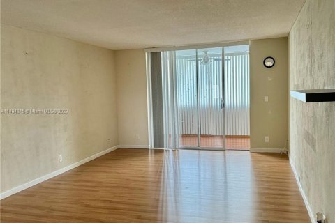 Condominio en venta en Hallandale Beach, Florida, 1 dormitorio, 78.69 m2 № 868289 - foto 5