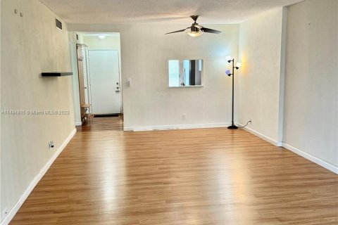 Condominio en venta en Hallandale Beach, Florida, 1 dormitorio, 78.69 m2 № 868289 - foto 7