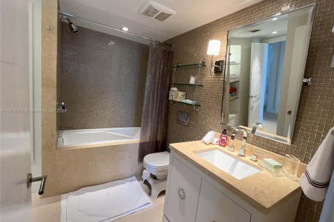 Condominio en venta en Sunny Isles Beach, Florida, 4 dormitorios, 366.5 m2 № 1153721 - foto 12