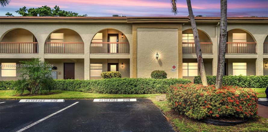 Condominio en Coconut Creek, Florida, 2 dormitorios  № 1311165