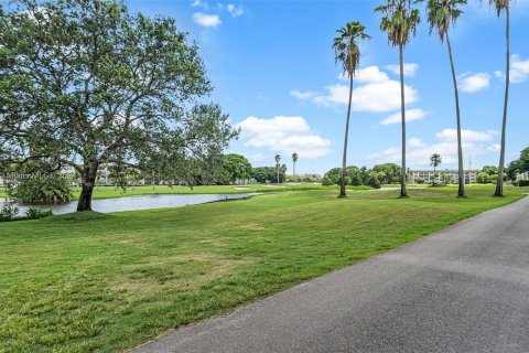 Condo in Coconut Creek, Florida, 2 bedrooms  № 1311165 - photo 15