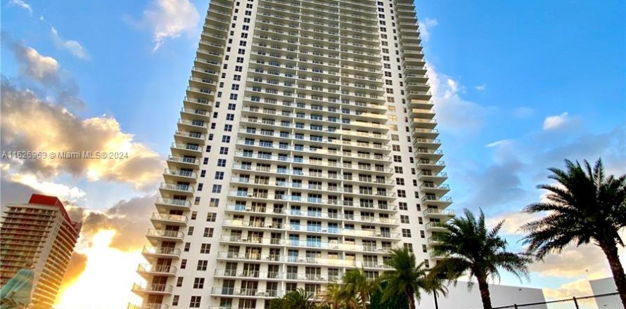 Condo in Hollywood, Florida, 2 bedrooms  № 1281119