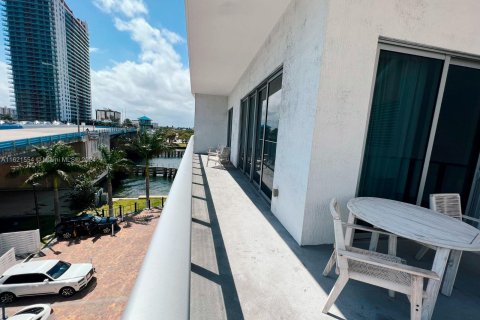 Copropriété à vendre à Hollywood, Floride: 2 chambres, 97.92 m2 № 1242356 - photo 12