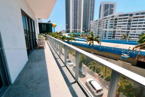 Condominio en venta en Hollywood, Florida, 2 dormitorios, 97.92 m2 № 1242356 - foto 11