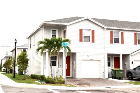 Townhouse in Homestead, Florida 3 bedrooms, 136.01 sq.m. № 1127211 - photo 1