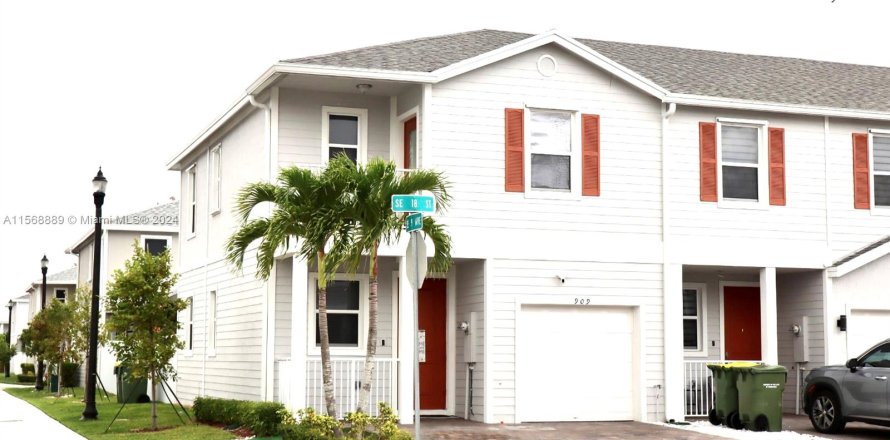 Townhouse in Homestead, Florida 3 bedrooms, 136.01 sq.m. № 1127211