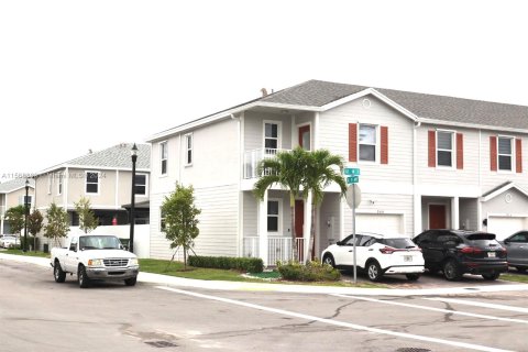 Townhouse in Homestead, Florida 3 bedrooms, 136.01 sq.m. № 1127211 - photo 3