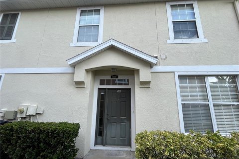 Townhouse in Saint Petersburg, Florida 2 bedrooms, 111.48 sq.m. № 1364509 - photo 1